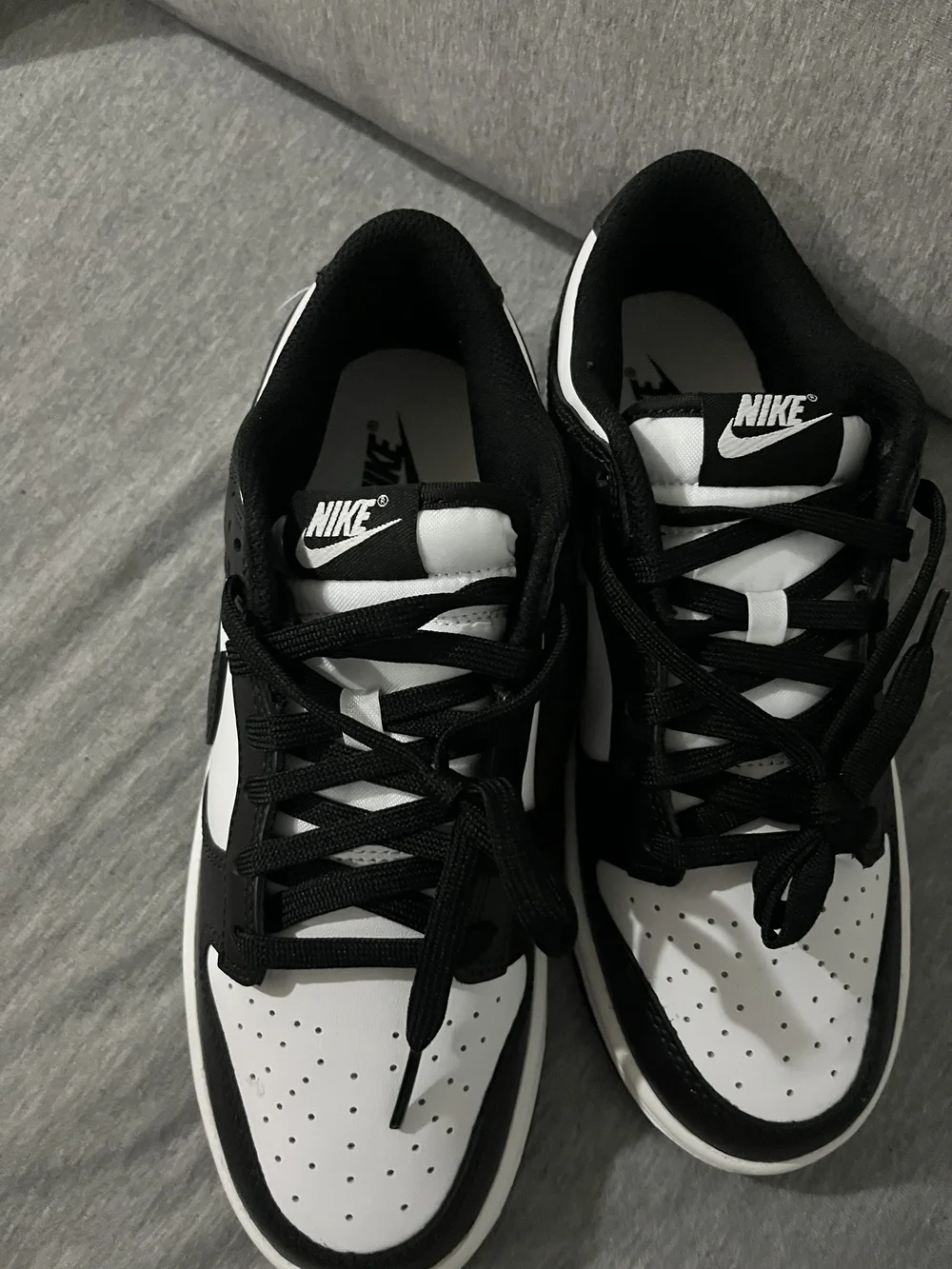 Nike Men’s Black/White Low-Top Sneakers